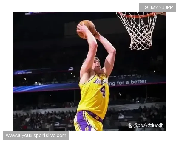 球探：湖人首发防守一塌糊涂，老詹40岁需减负