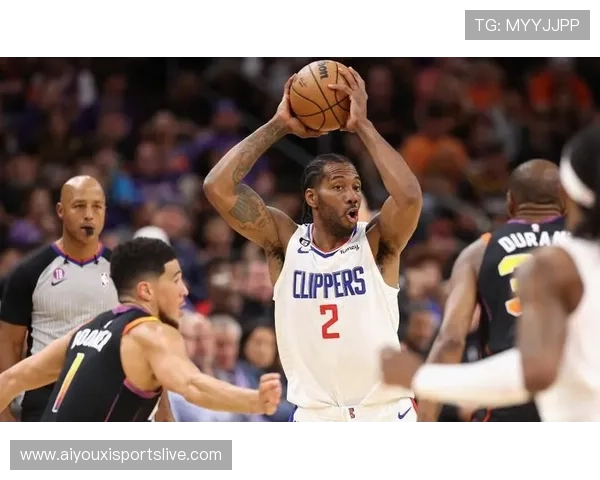 伦纳德二月状态火热,快船进攻体系唯一稳定支柱 伦纳德二月状态火热,快船进攻体系唯一稳定支柱